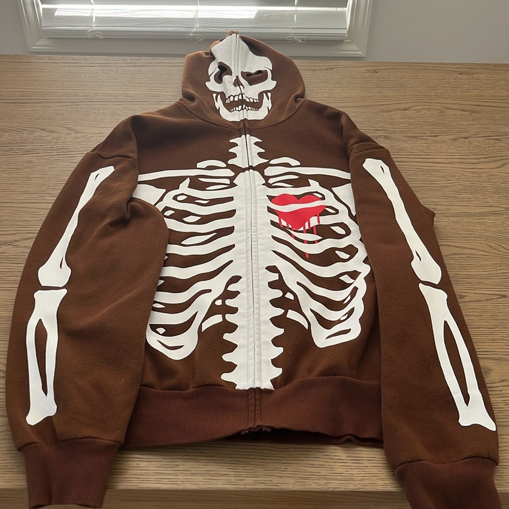 Fashion nova zip up,good condition,only worn once,no stains no fades of color